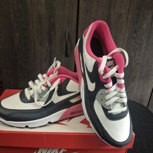 Nike Women's Black, White, and Pink Sneakers